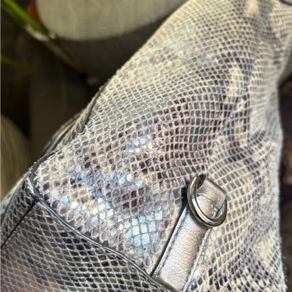 RARE🔥AUTHENTIC COACH 1961 leather Snakeskin metallic leather zip shoulder - Picture 9 of 16